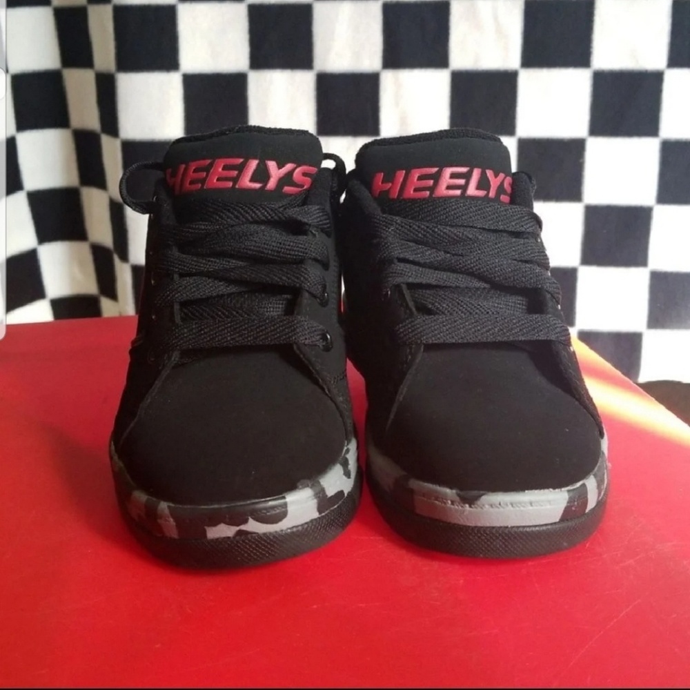 Boys heelys